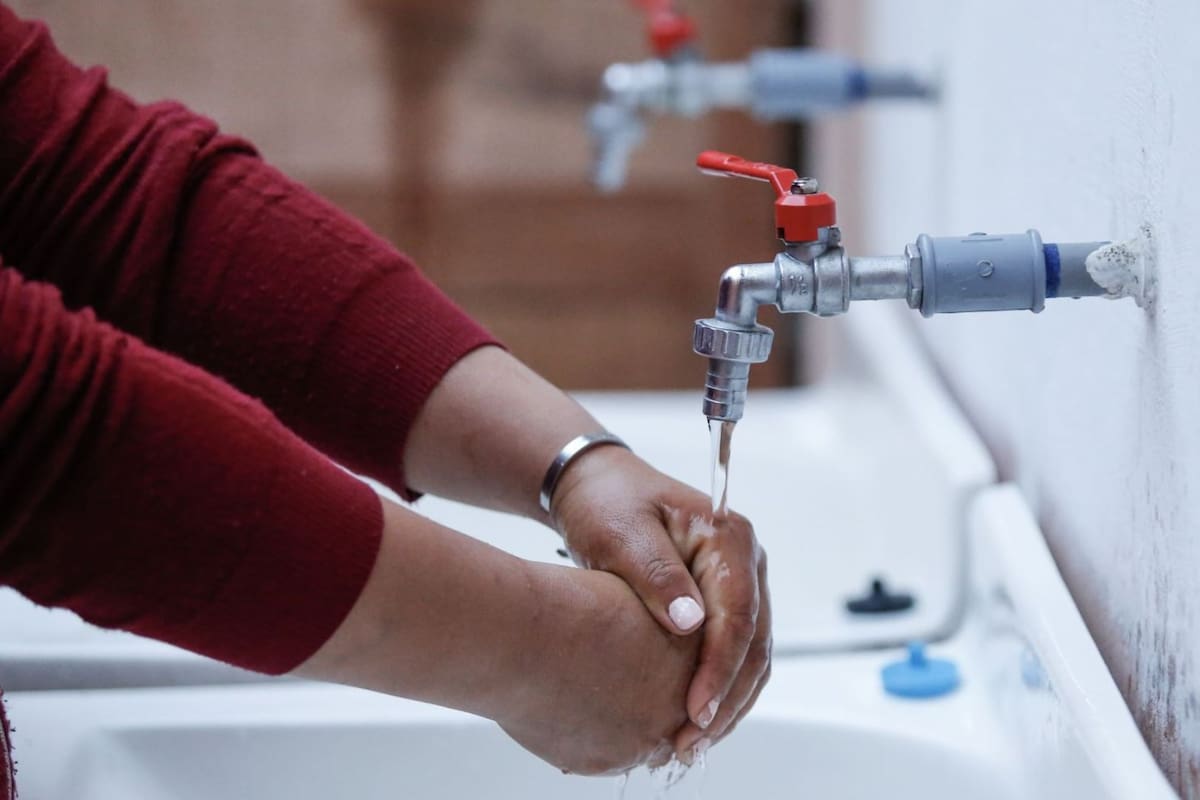 Cortes de agua: cómo almacenar agua en casa de manera práctica y segura. Foto tomada de redes sociales/VANGUARDIA