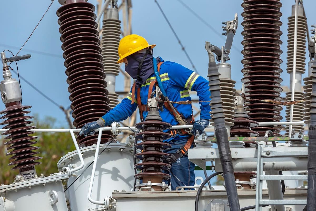 En medio de las altas temperaturas que se registran en Barrancabermeja, comunidades han reportado constantes fallas en el servicio de energía eléctrica.