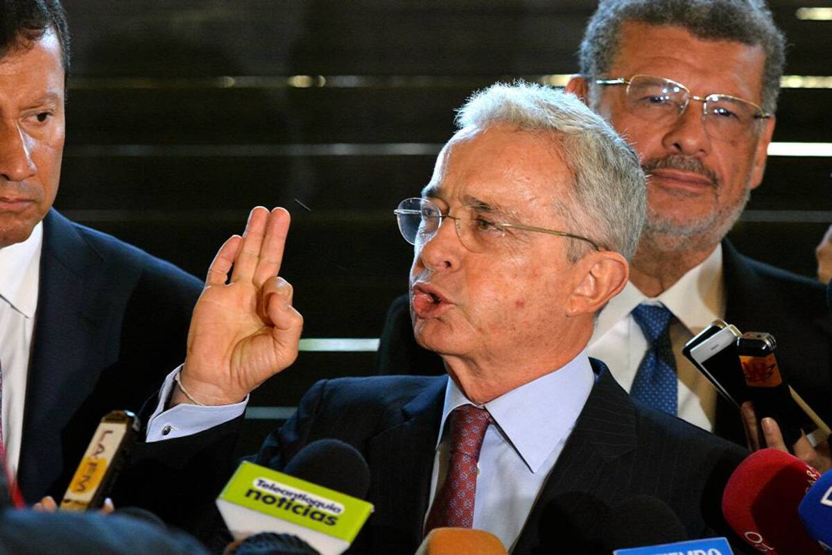 Desde su finca en el municipio de Rionegro, Antioquia, el senador Uribe Vélez insistió en que el proceso penal en la Corte Suprema es un montaje en su contra. (Foto: EFE/VANGUARDIA LIBERAL)