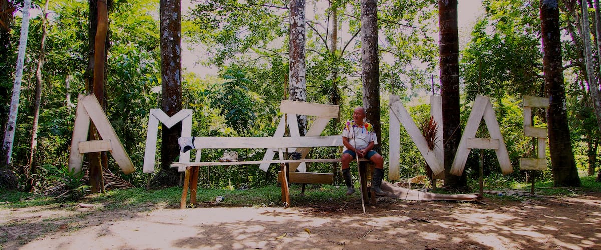 La selva amazónica es la protagonista de Raíces Invisibles, un territorio donde la ciencia, el arte y la tradición cuentan historias de resistencia y cuidado. / Julián Carreño