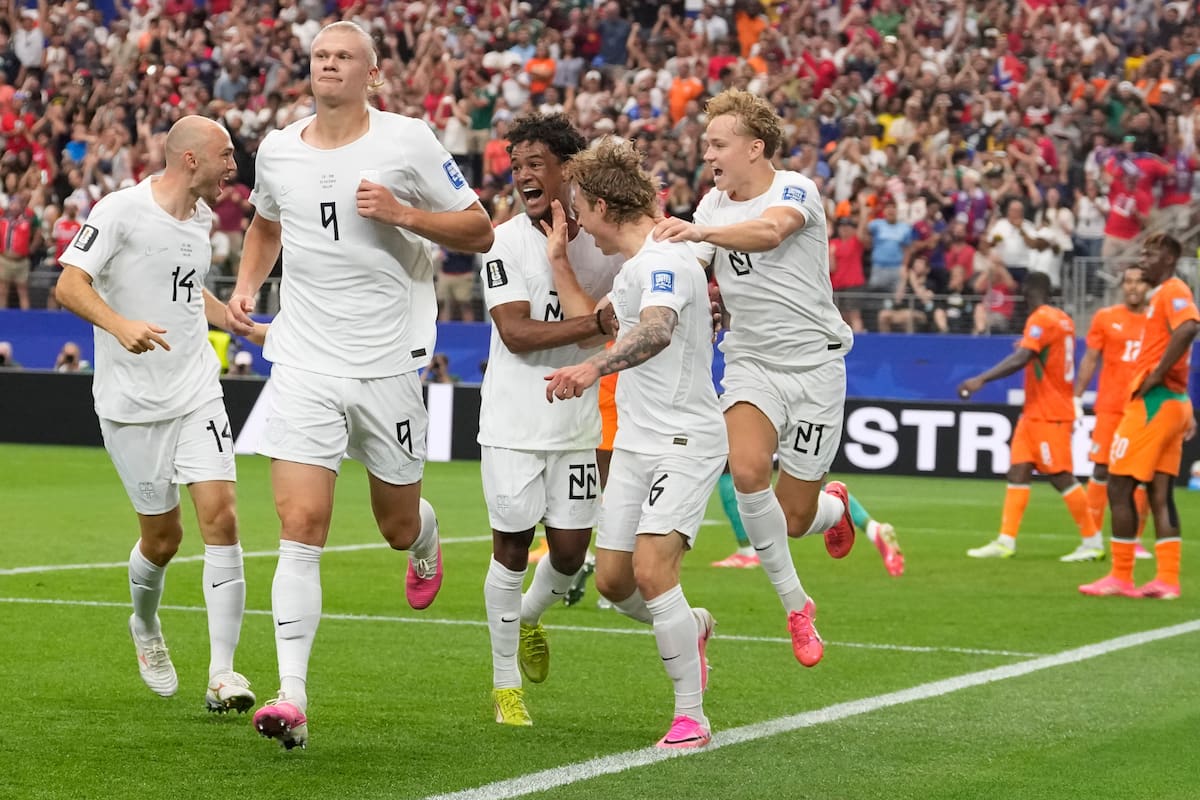 El noruego Erling Haaland (9) apareció cuando su selección más lo necesitaba ante Costa de Marfil. //Foto, AP: Tony Gutierrez