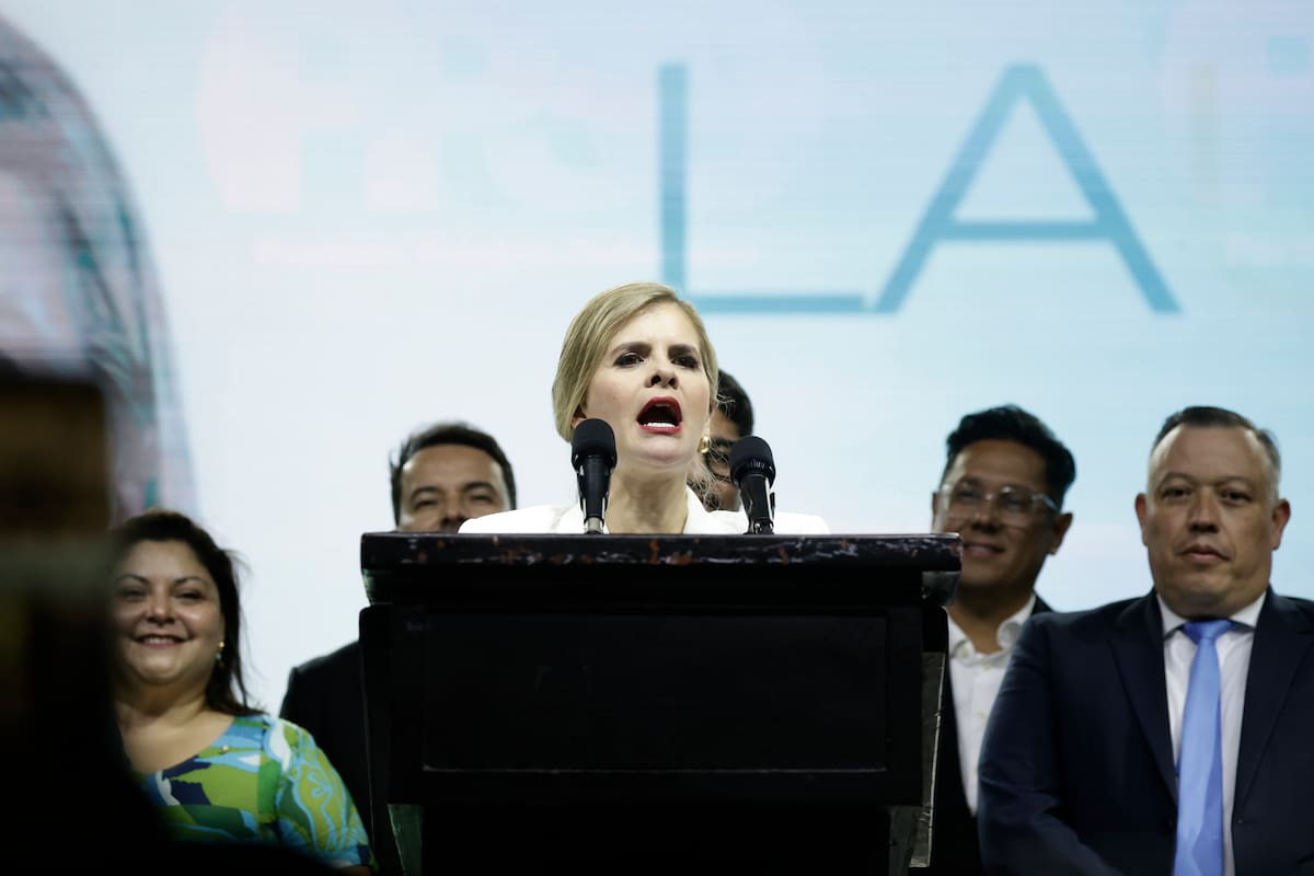 La candidata derechista del Partido Pueblo Soberano Laura Fernández pronuncia un discurso este domingo, en San José (Costa Rica). EFE/ Jeffrey Arguedas