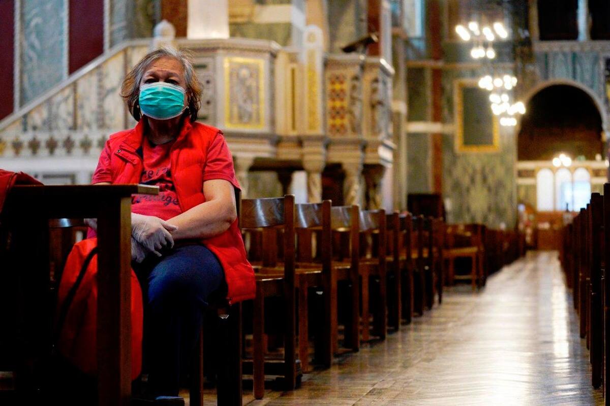 Estados Unidos, España, Italia y Canadá son los primeros en el ranking de países donde la fe más se ha fortalecido en el marco| de la crisis mundial por el coronavirus. (Foto: EFE / VANGUARDIA)