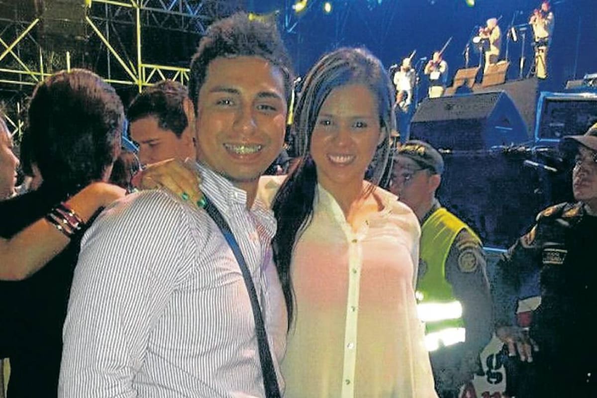 Valentina Mantilla junto a Cristian Bautista, sobrino del alcalde Luis F. Bohórquez. Ambos fueron testigos de la posesión del alcalde, como consta en la Escritura 7110 del 30 de diciembre de 2011 de la Notaría Séptima. (Foto: Tomada de Internet)