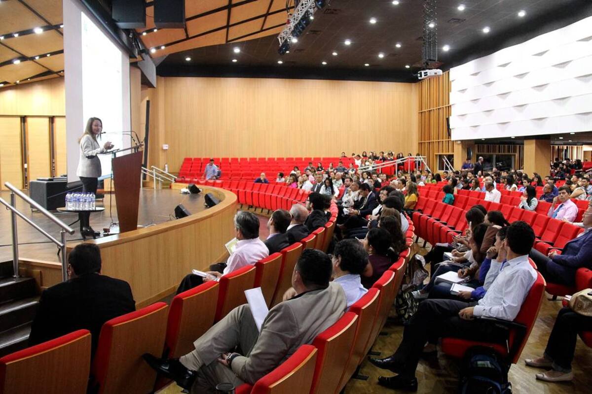 El evento fue organizado por la Asociación Colombiana de Medicina Interna, ACMI, Capítulo Santander y la UNAB, Universidad Autónoma de Bucaramanga, con la participación de ACOME, Asociación Colombiana Médica Estudiantil. (Foto: Elver Rodríguez / VANGUARDIA LIBERAL)