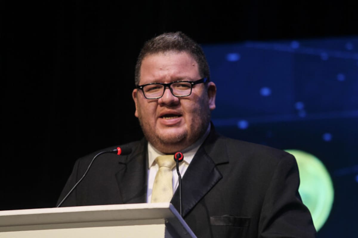 2016-11-08
Bogotá, 8 de noviembre de 2016. En los Premios de Periodismo Regional de la Revista Semana, el diario La Opinión ganó dos premios en la categoría "Mejor aporte original en nuevos medios" En la foto: Cristian Herrera quien ganó con "La república independiente de la coca" (Colprensa - Sofía Toscano)
