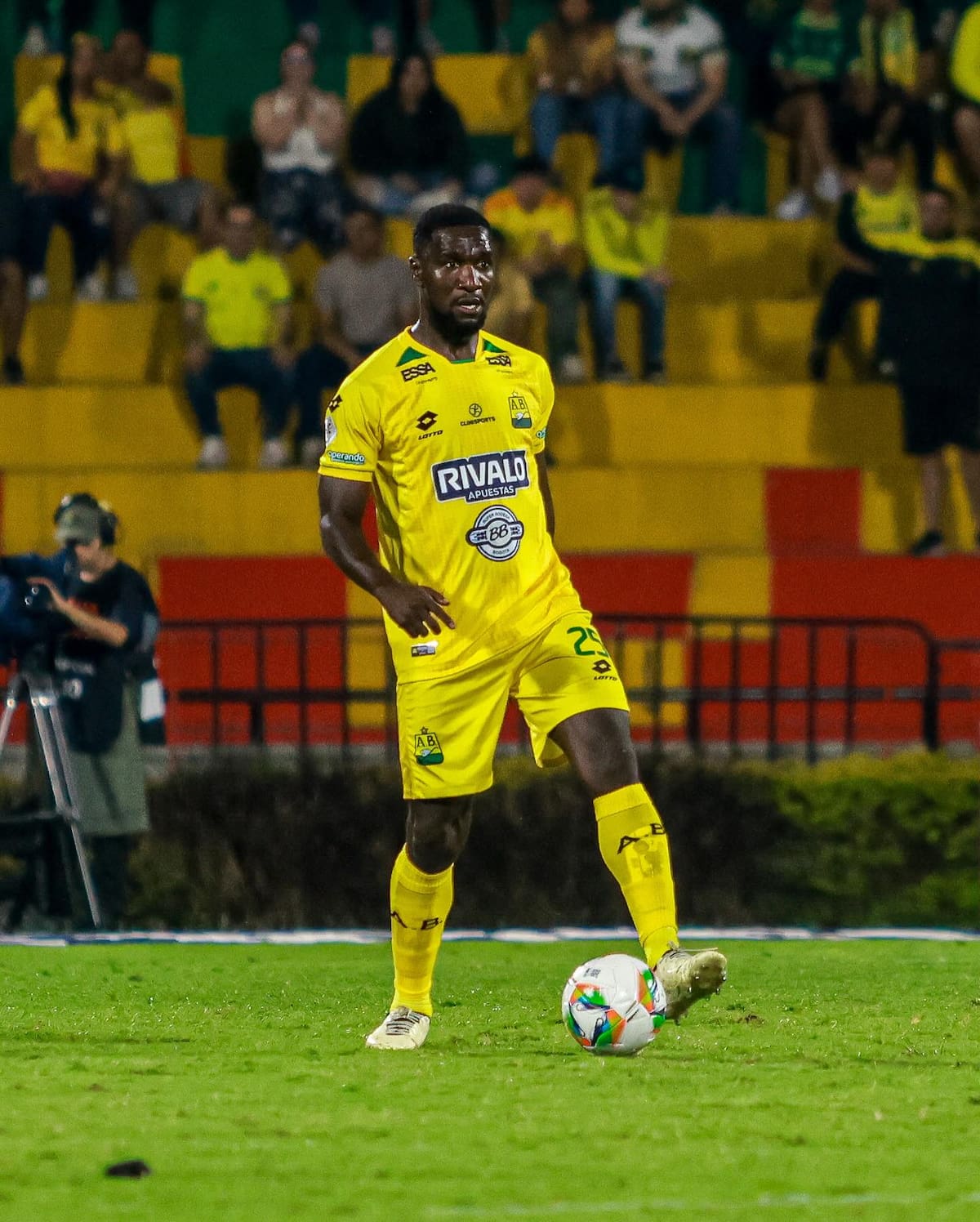 Cristian Zapata disputó los Mundiales de 2014 y 2018. Entre 2024 y 2025 defendió los colores de Atlético Bucaramanga. Foto: Atlético Bucaramanga.