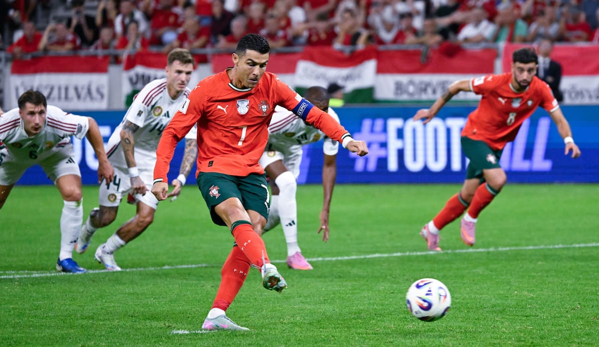 Cristiano Ronaldo volvió a marcar con Portugal en Eliminatorias al Mundial. //Foto, EFE: Robert Hegedus
