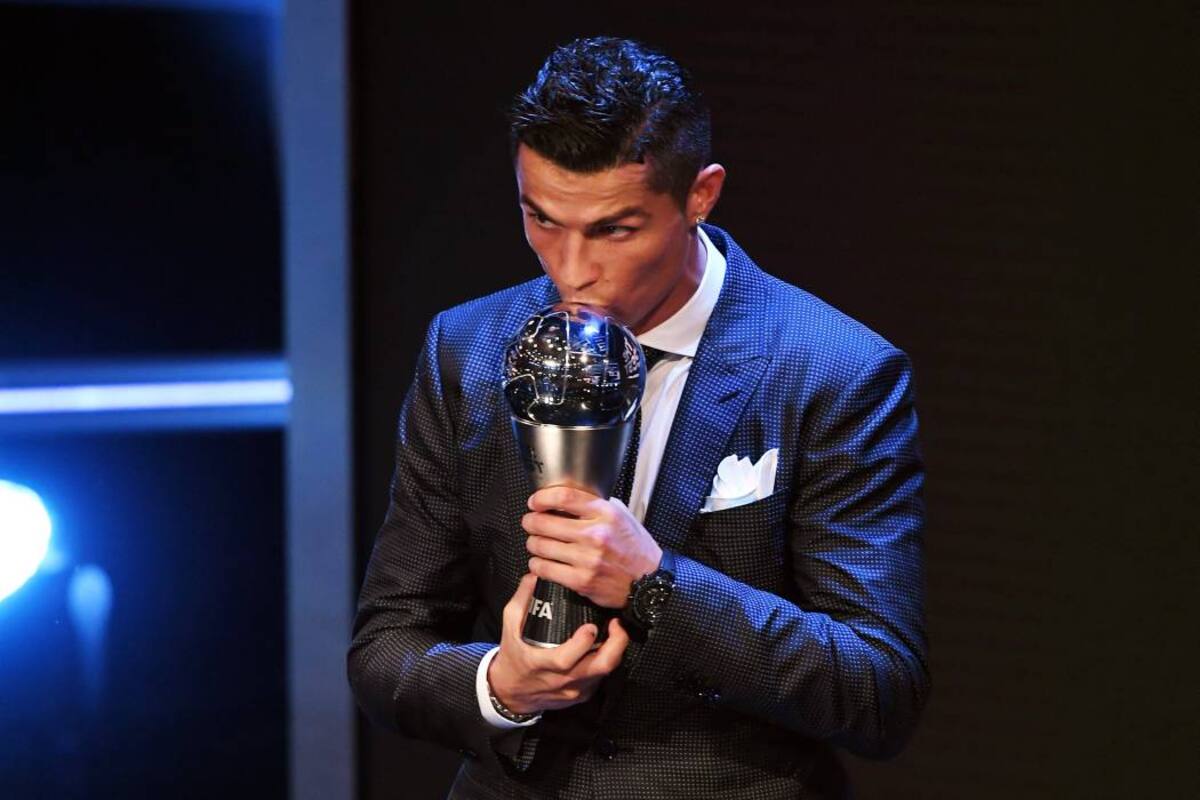 Cristiano Ronaldo recibió por última vez el premio ‘The Best’ de la Fifa en 2017. Foto: EFE