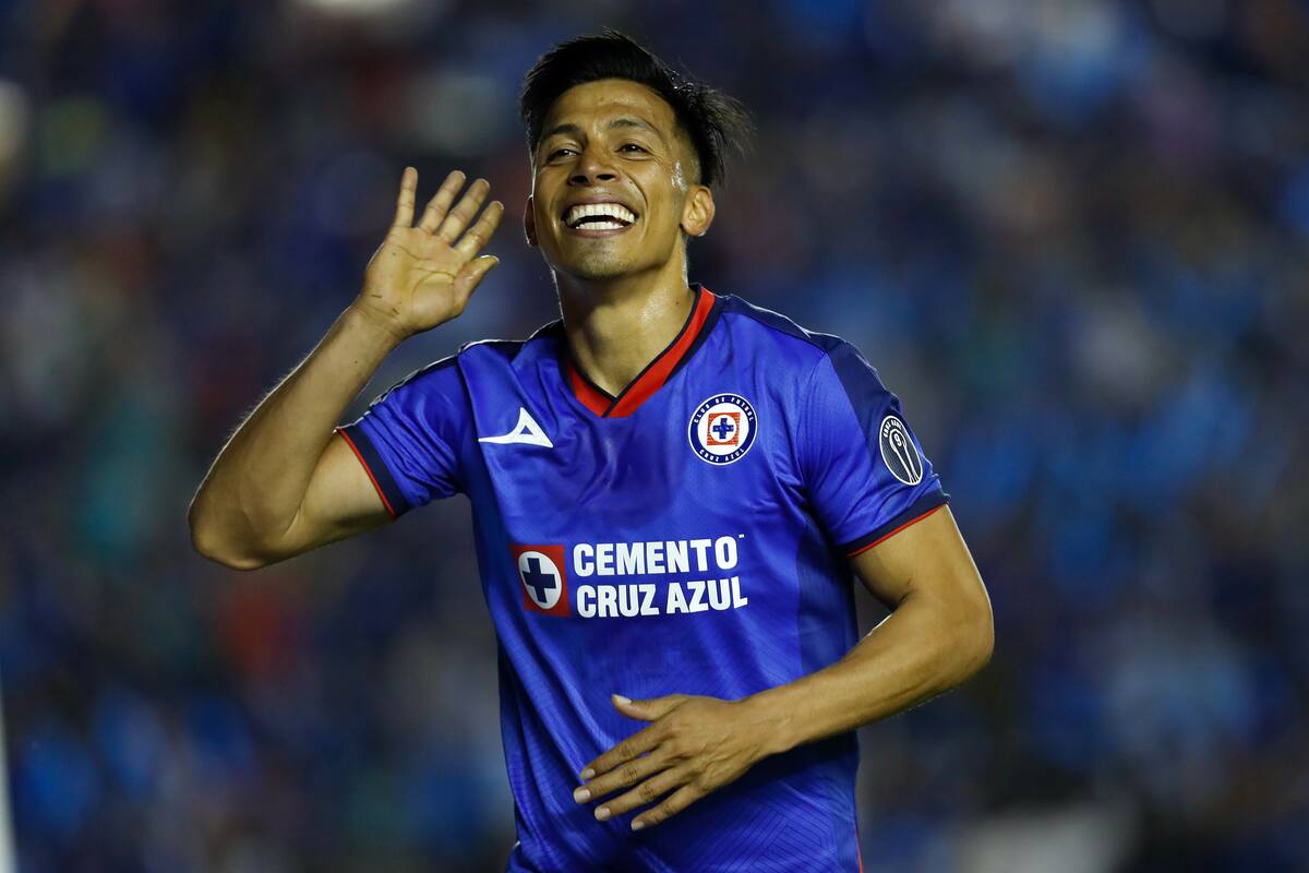 Ángel Sepúlveda del Cruz Azul celebra un gol anotado al Monterrey este domingo, durante un juego de vuelta por las semifinales del torneo Clausura 2024 de la Liga MX.