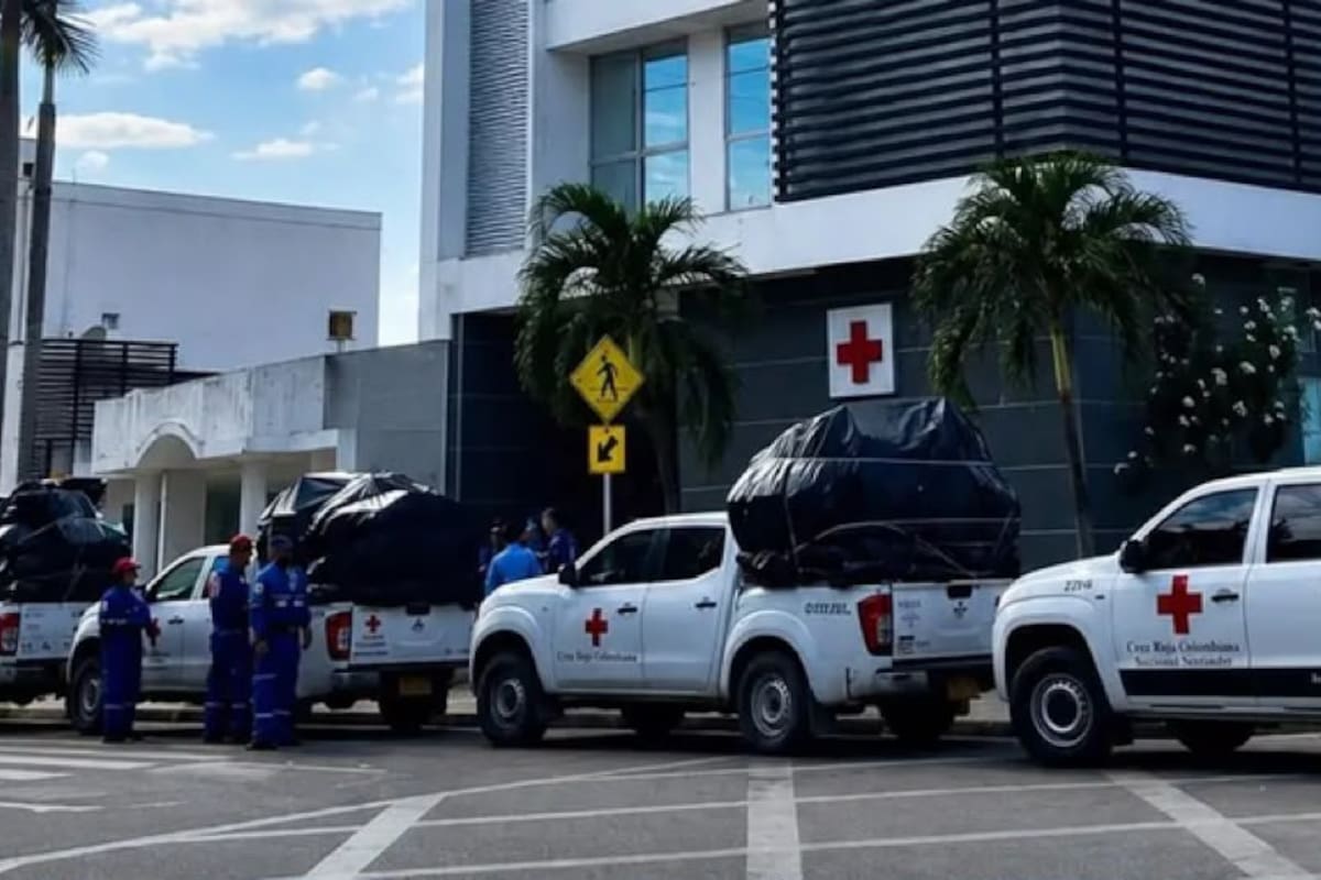 La misión humanitaria cuenta con cuatro vehículos que transportan equipos médicos, medicamentos, carpas y otros elementos necesarios para la atención. Foto tomada de: X.