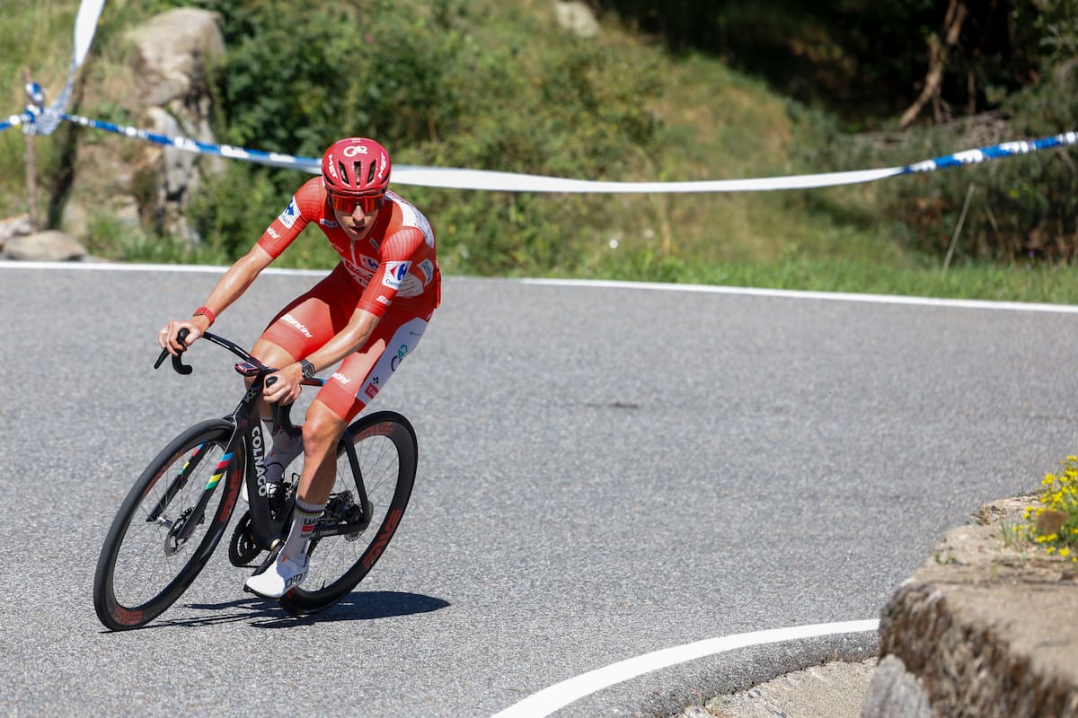 ANDORRA LA VELLA, 25/08/2026.- El ciclista esloveno del UAE Emirates Tadej Pogacar durante la cuarta etapa de La Vuelta a España, este martes, la primera cita clave con la montaña en Andorra sobre un recorrido corto, 104 km, pero explosivo, con 4 puertos encadenados y un total de 2.953 metros de desnivel. EFE/ Javier Lizón