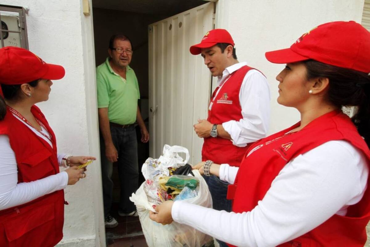 Funcionarios y demás operarios del Área Metropolitana adelantarán, en diferentes hogares, una campaña de socialización de la cuarta ruta de aseo. (Foto: Archivo/VANGUARDIA LIBERAL)