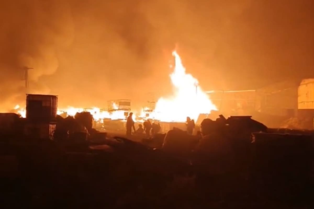 Más de 70 integrantes de los cuerpos de bomberos y organismos de socorro de Soacha, Bogotá, Mosquera, Sibaté y San Antonio del Tequendama participaron en la atención de la emergencia. Foto tomada de Redes Sociales // X.