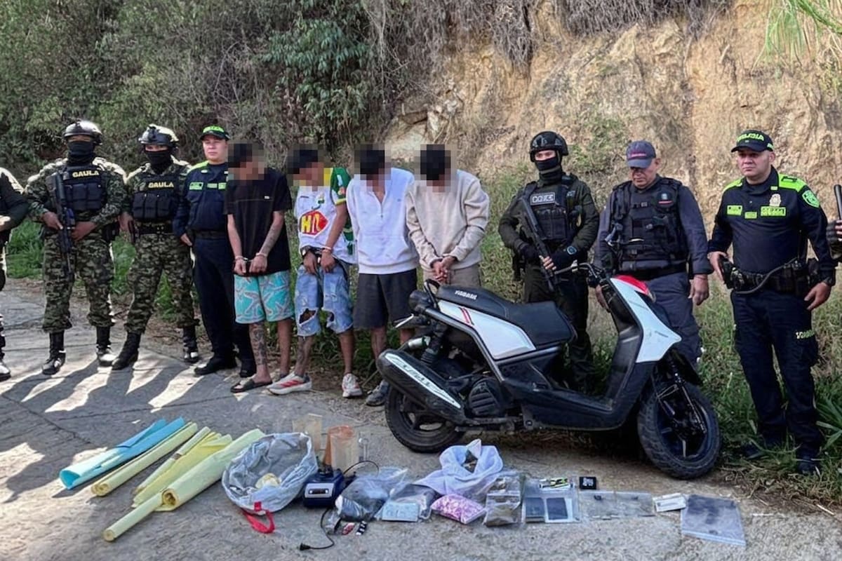 Cuatro hombres, conocidos con los alias de ‘Hitachi’, ‘Sergio’, ‘Cristian’ y ‘David’, fueron capturados durante el operativo en zona rural de Piedecuesta.