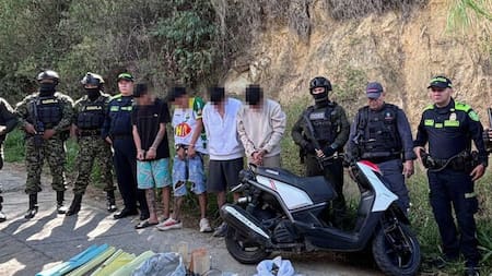 Cuatro capturados en allanamiento en Piedecuesta: tenían armas, droga y una moto hurtada