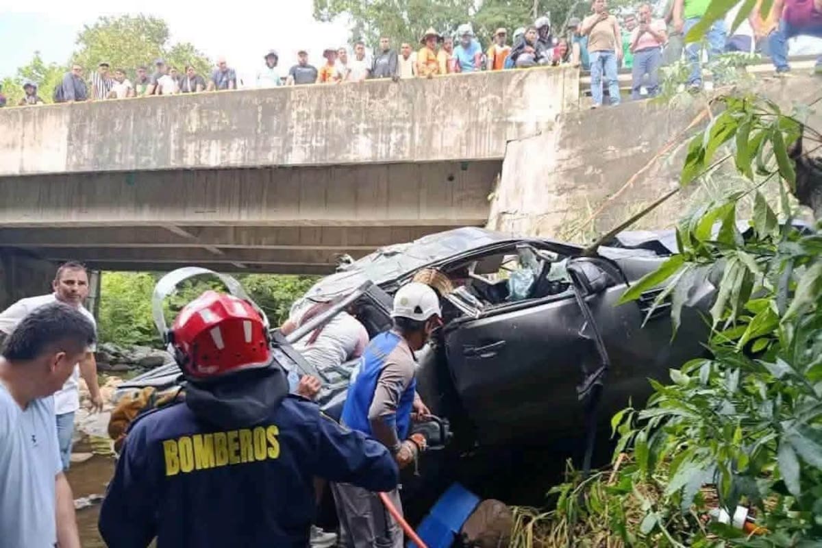 Cuatro integrantes de una familia de Girón resultaron heridos en el aparatoso accidente en el Cesar.