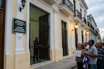 Costa Rica cierra embajada en Cuba y desata tensión política regional