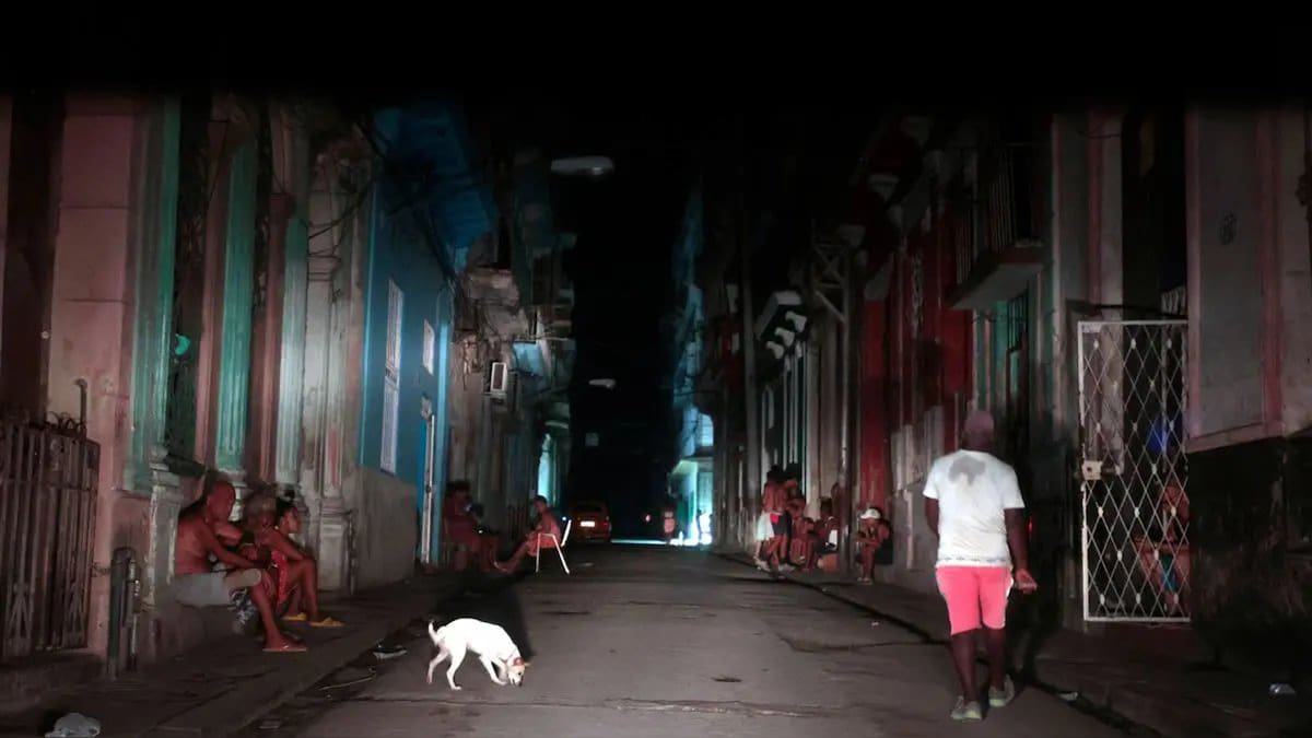 La isla caribeña de Cuba sufre unos de sus apagones más prolongados es su historia y además reportan un terremoto en horas de la madrugada. Foto: Red social X