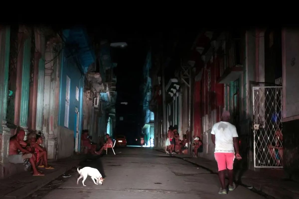 La isla caribeña de Cuba sufre unos de sus apagones más prolongados es su historia y además reportan un terremoto en horas de la madrugada. Foto: Red social X