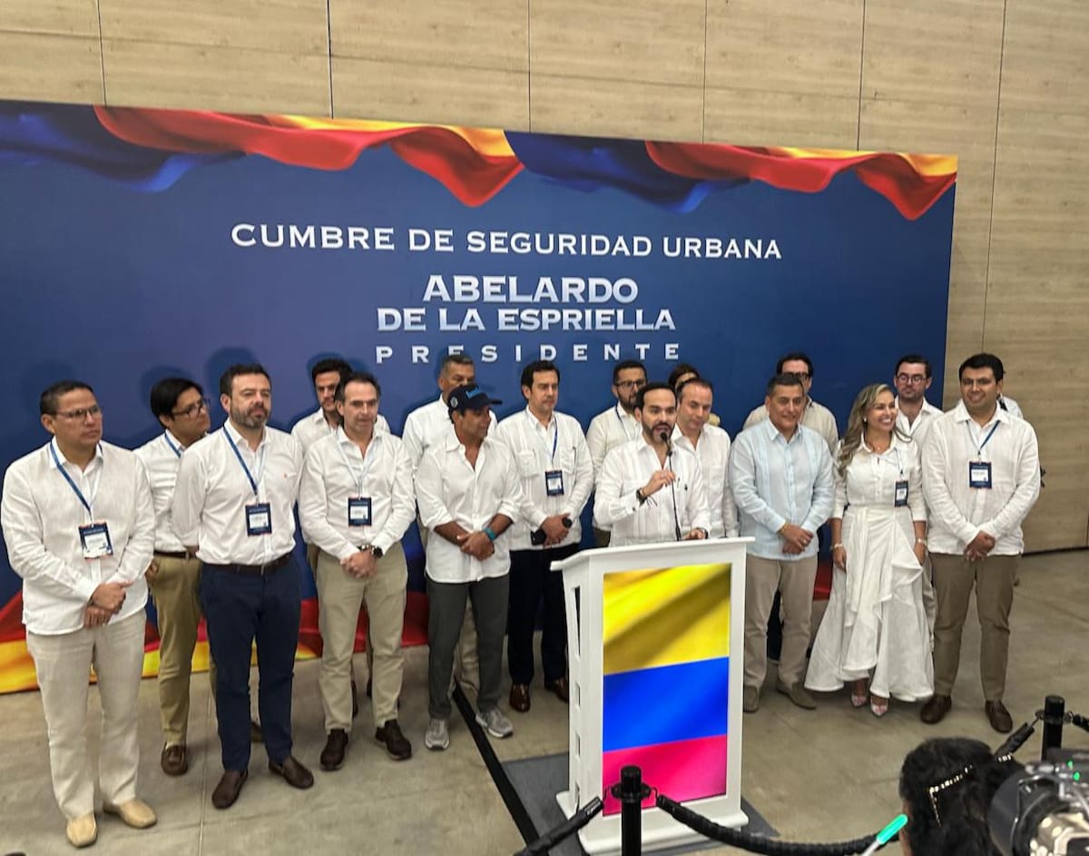El martes pasado, De la Espriella se reunió con alcaldes de la región Caribe en Barranquilla para escuchar sus necesidades y atenderlas. // Foto: Juan Manuel Cantillo – El Universal