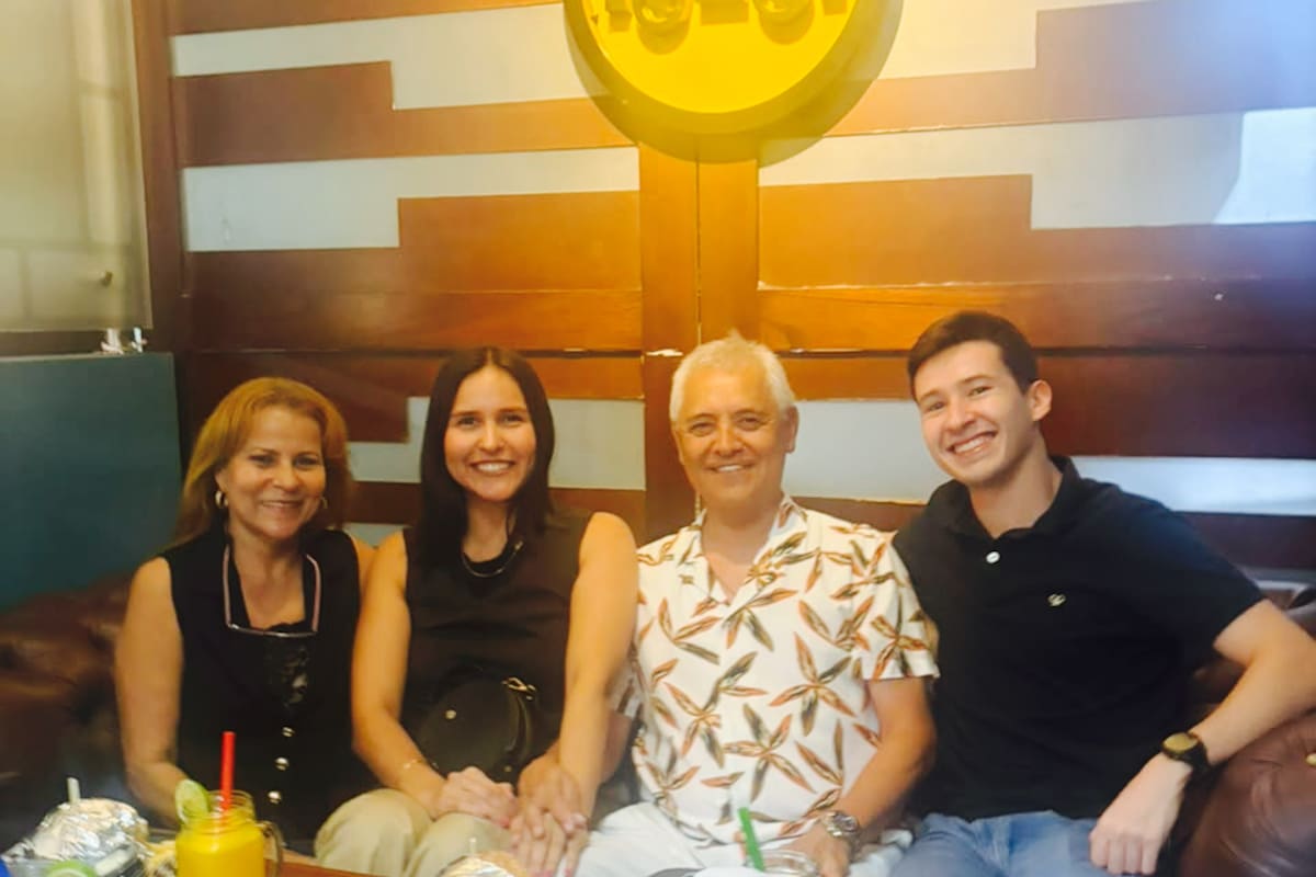 Gloria Liced Meléndez Hernández, María Fernanda Castellanos Meléndez (homenajeada), Héctor Hugo Castellanos Forero (homenajeado) y Juan Diego Navarro Lozano. Suministrada / VANGUARDIA