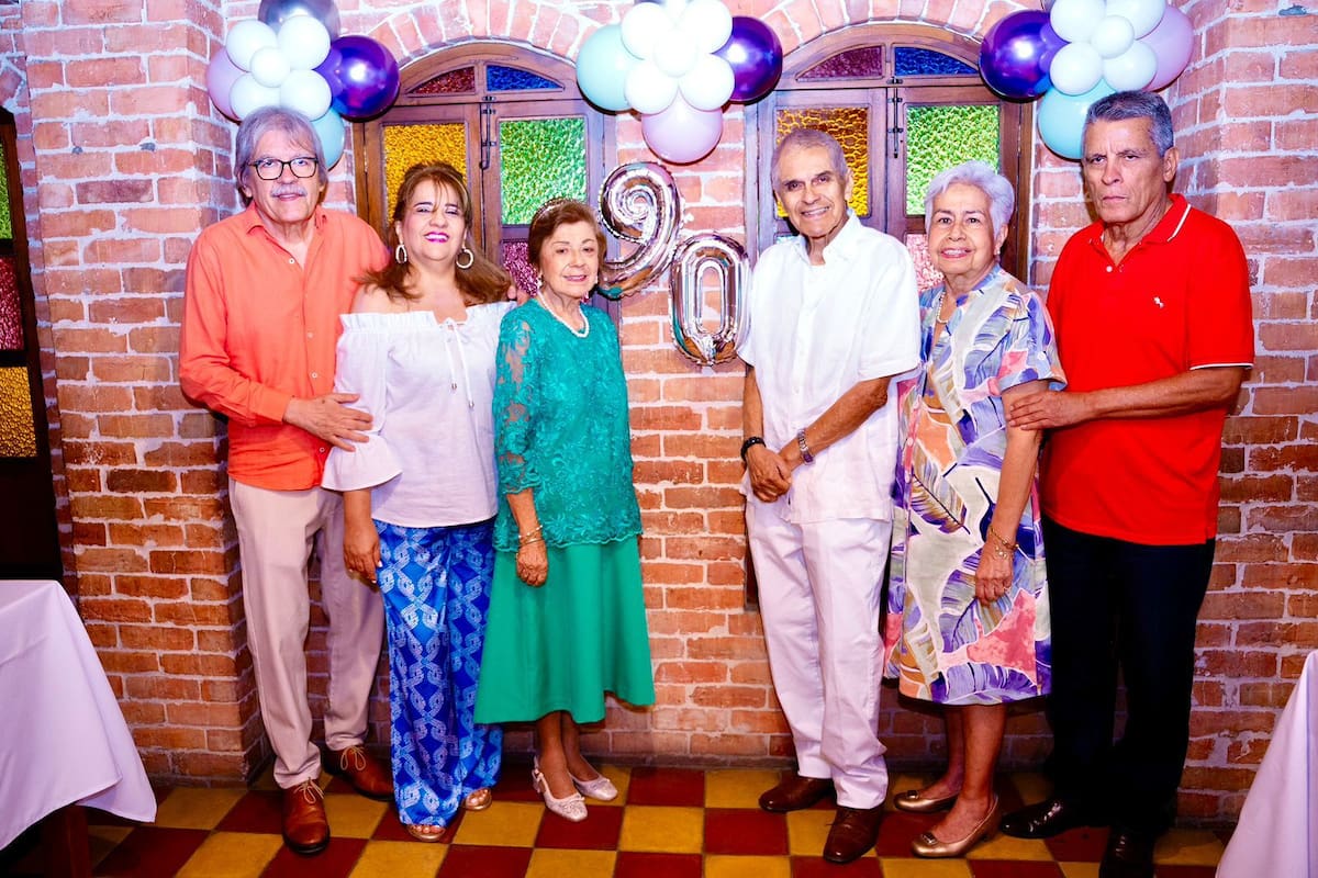 En la foto aparecen: Manuel Uribe, Cristina Uribe, Marina Ayala, Miguel Ángel Ayala, Zeida Ayala y Luis Alberto Uribe.