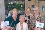 Celebración por el cumpleaños de Elvira Flórez