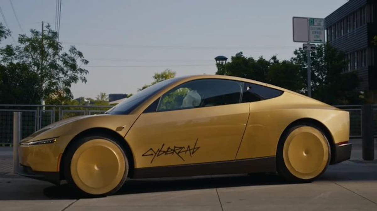 El nuevo Cybercab de Tesla ya circula en Austin sin conductor a bordo y con solo dos asientos frente a una pantalla táctil.