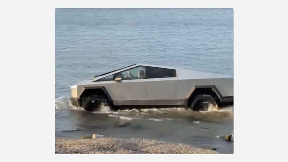 El “Modo Vadeo” termina en arresto: Metió su Cybertruck a un lago y casi no sale.