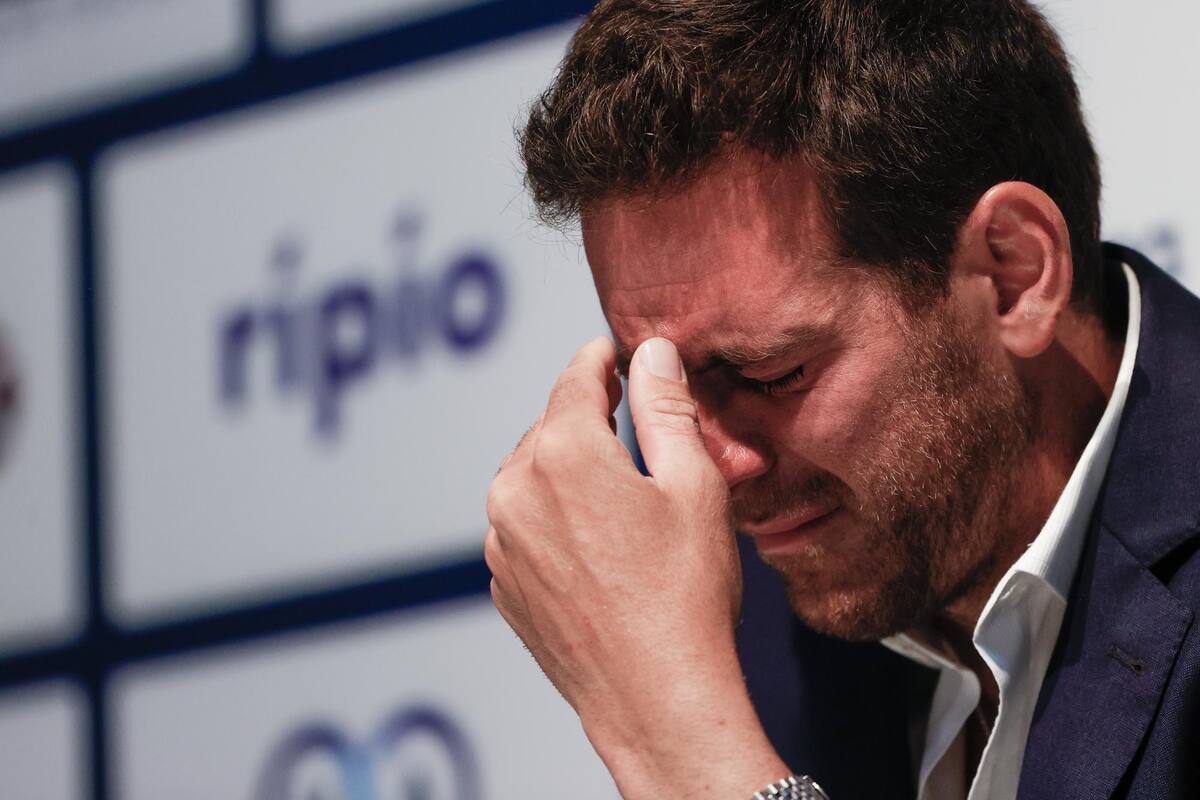 El tenista argentino Juan Martín del Potro habla durante una rueda de prensa en la cual anunció su retiro después del Argentina Open, hoy, en Buenos Aires (Argentina). Del Potro debutará en el Argentina Open ante Federico Delbonis, el próximo lunes 7 de febrero. EFE/ Juan Ignacio Roncoroni