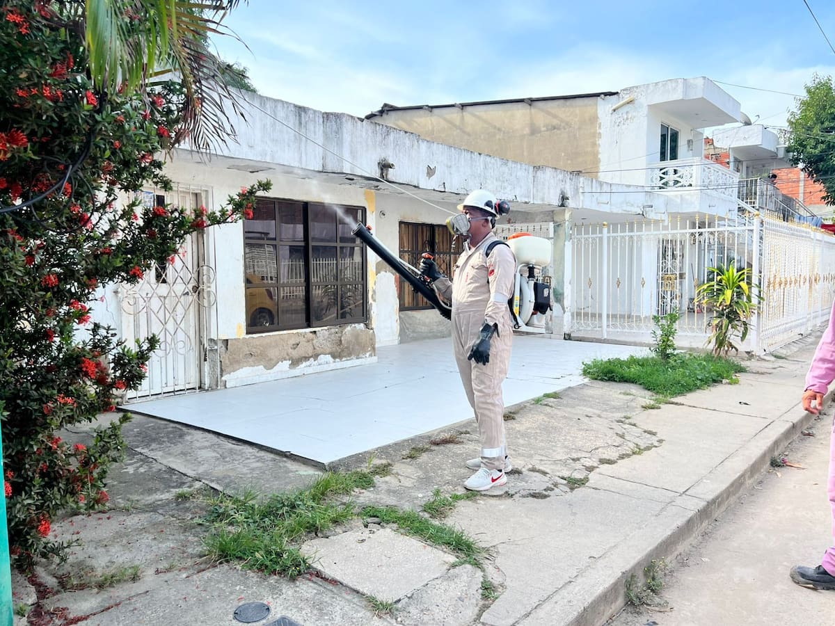 Intervención en lavados y fumigación contra el Dengue en diferentes barrios de la Ciudad de Cartagena. // Foto: Cartagena.
