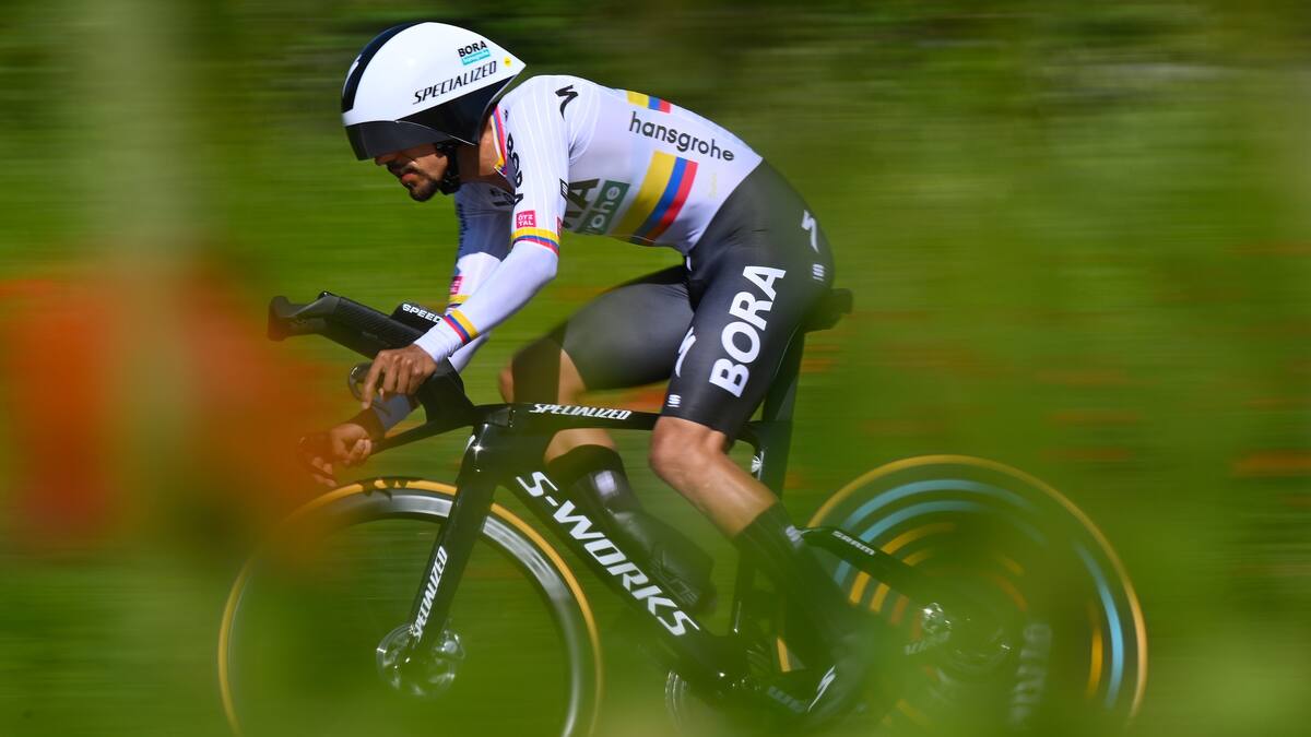 Daniel Felipe Martínez, ciclista colombiano en el Giro de Italia 2024.