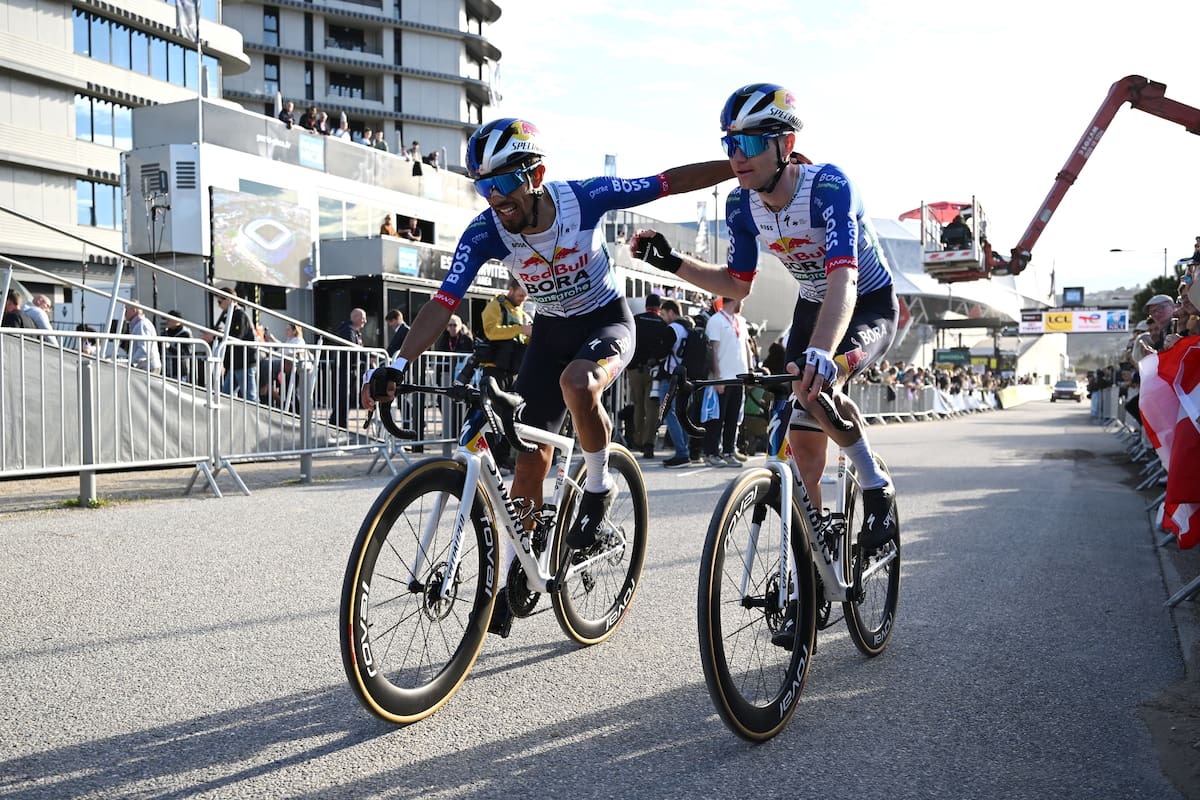 Daniel Martínez resiste caída y hace historia: subcampeón de la París-Niza 2026 tras feroz batalla con Vingegaard. Foto: @RBH_ProCycling
