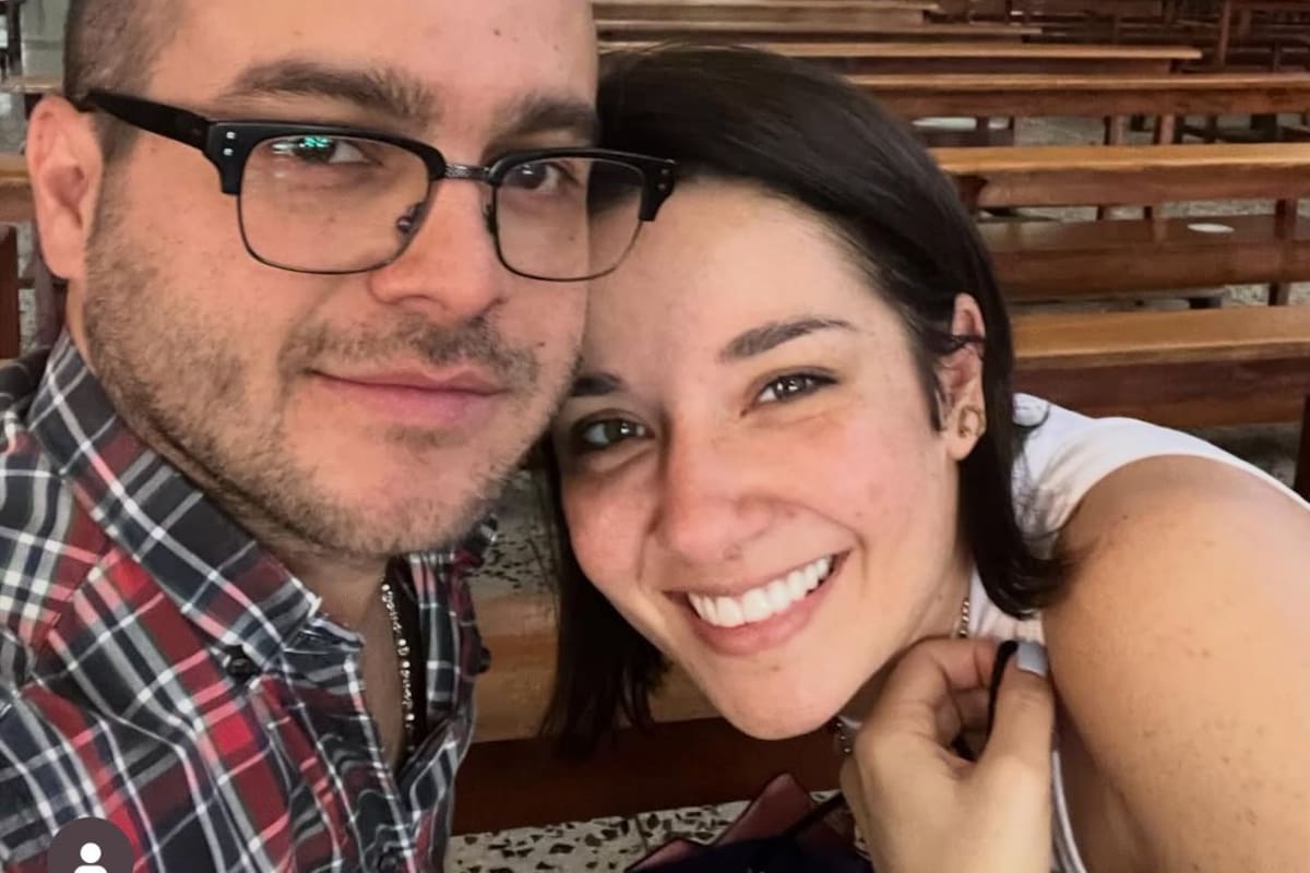 En el momento más difícil, el amor es su único refugio. Daniela Alvarado y José Manuel Suárez abren su corazón tras una dolorosa pérdida.