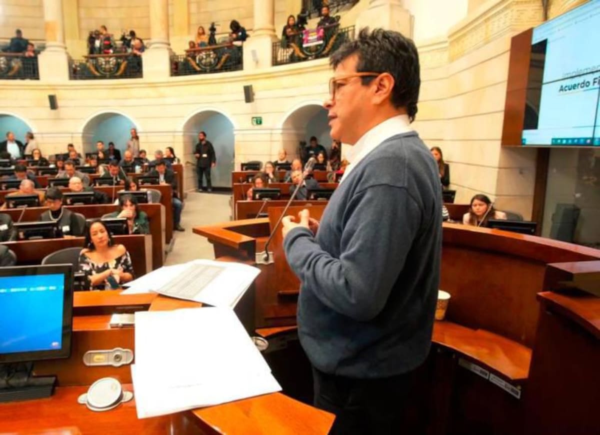 Entre los años 2022 y 2023, periodo en el que lideró los acercamientos iniciales con actores armados ilegales.