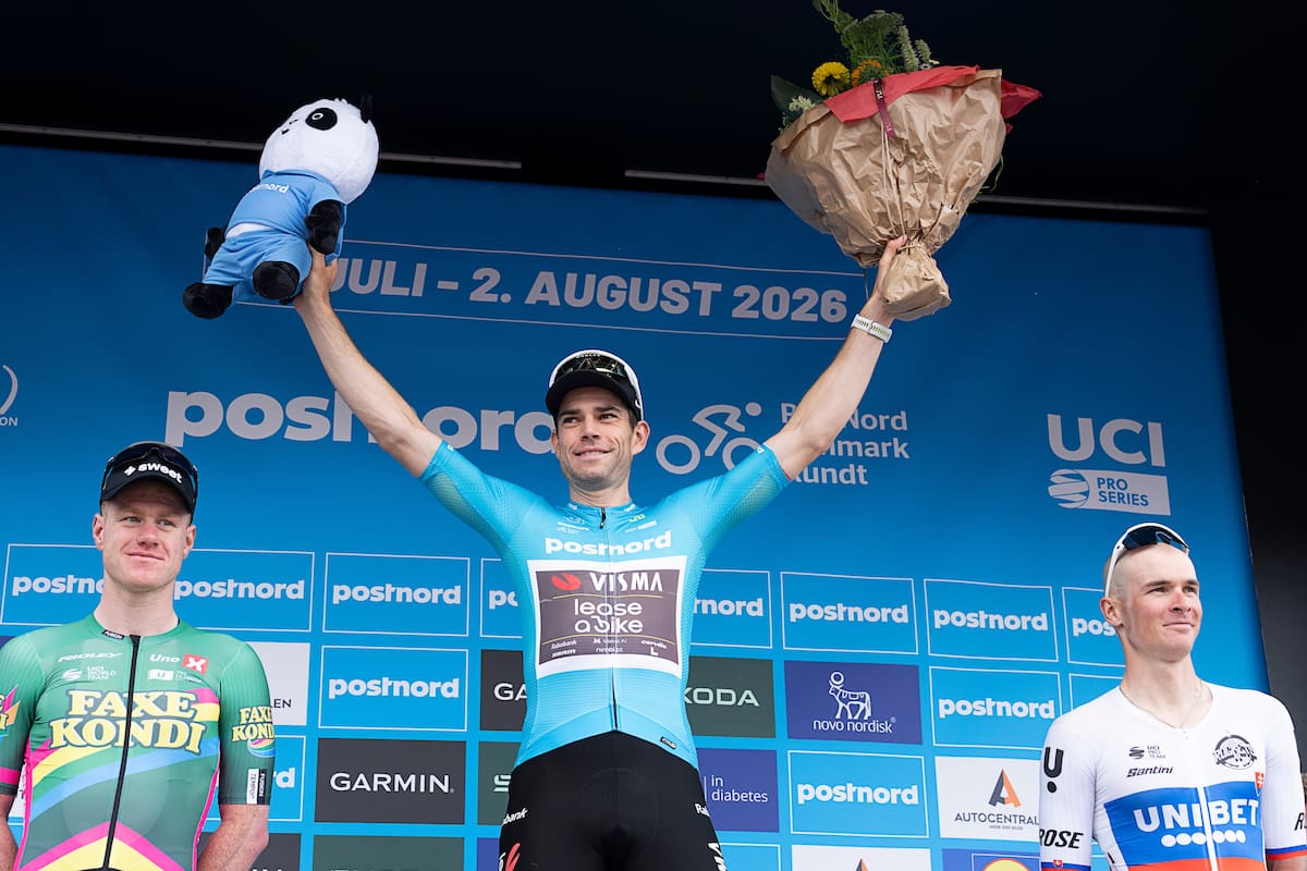 Rodovre (Denmark), 02/08/2026.- Overall winner Belgian cyclist Wout van Aert (C) of team Visma Lease a Bike poses on the podium after Stage 5 of the Danmark Rundt cycling tour over 126km from Koge to Rodovre, Denmark, 02 August 2026. (Ciclismo, Dinamarca) EFE/EPA/Claus Bech DENMARK OUT
