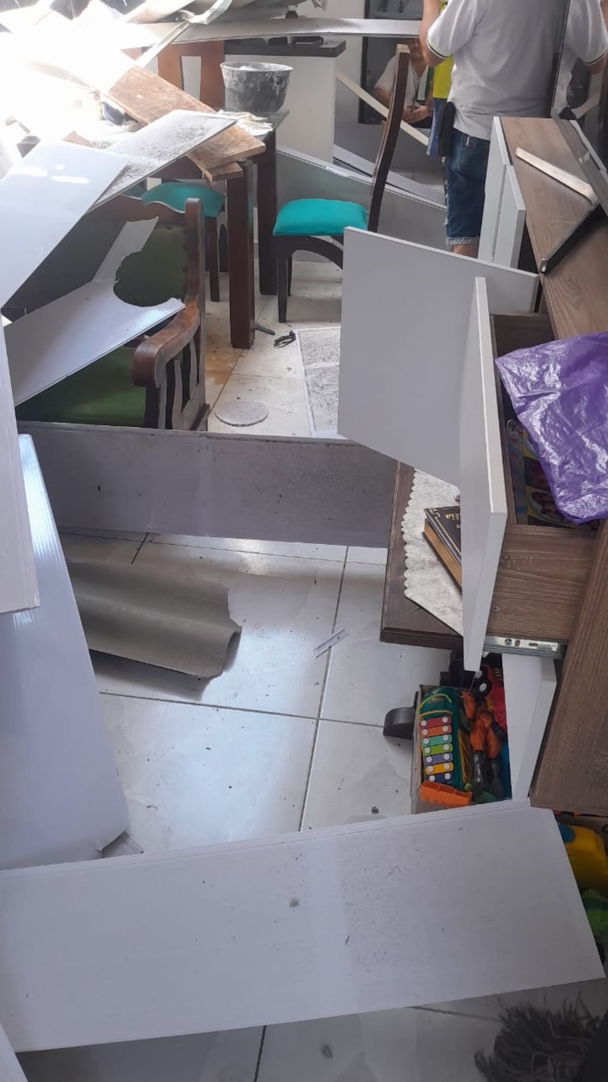 Así quedó la vivienda de Floridablanca en la que se desplomó el techo.