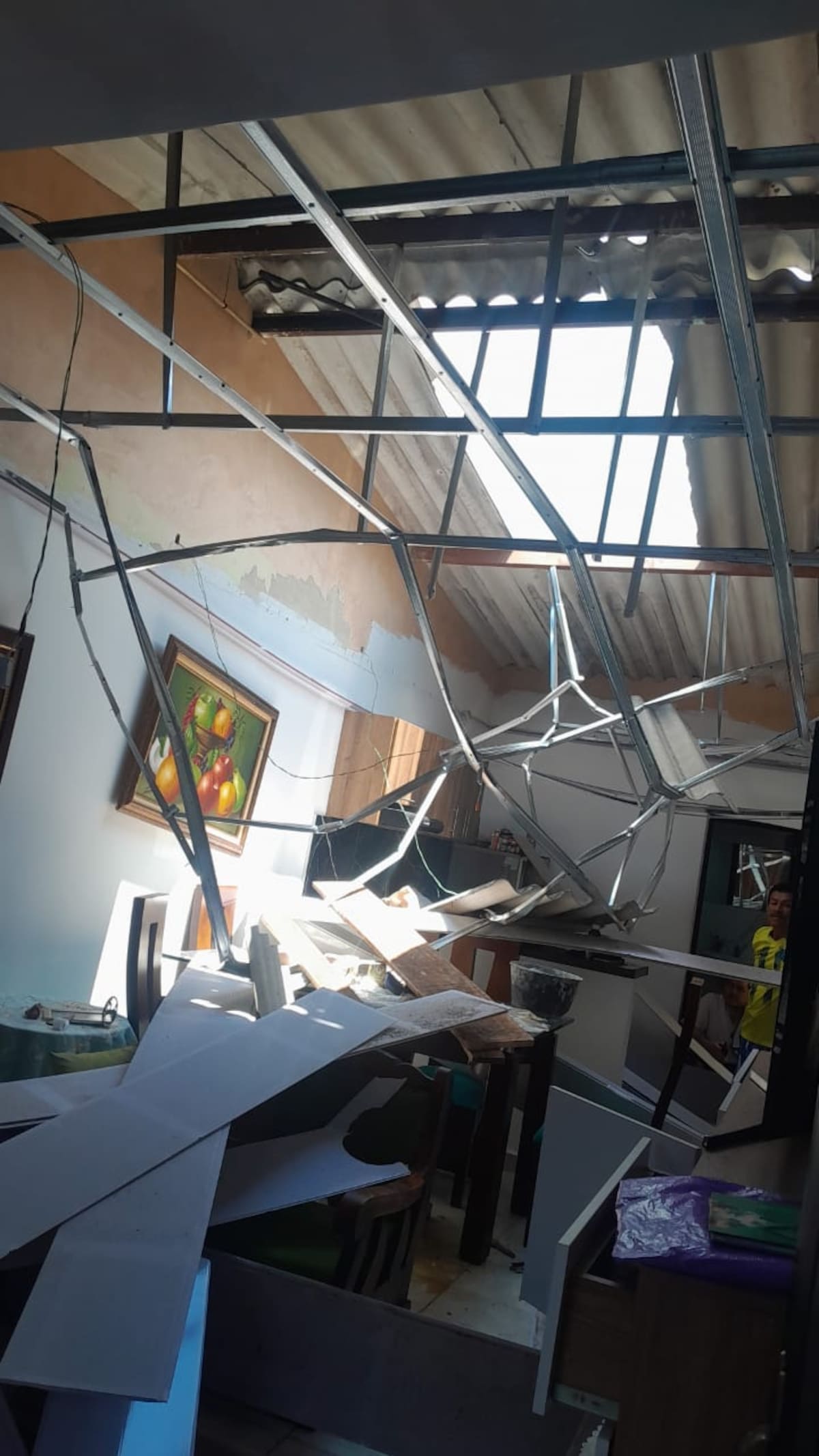 Así quedó la vivienda de Floridablanca en la que se desplomó el techo.