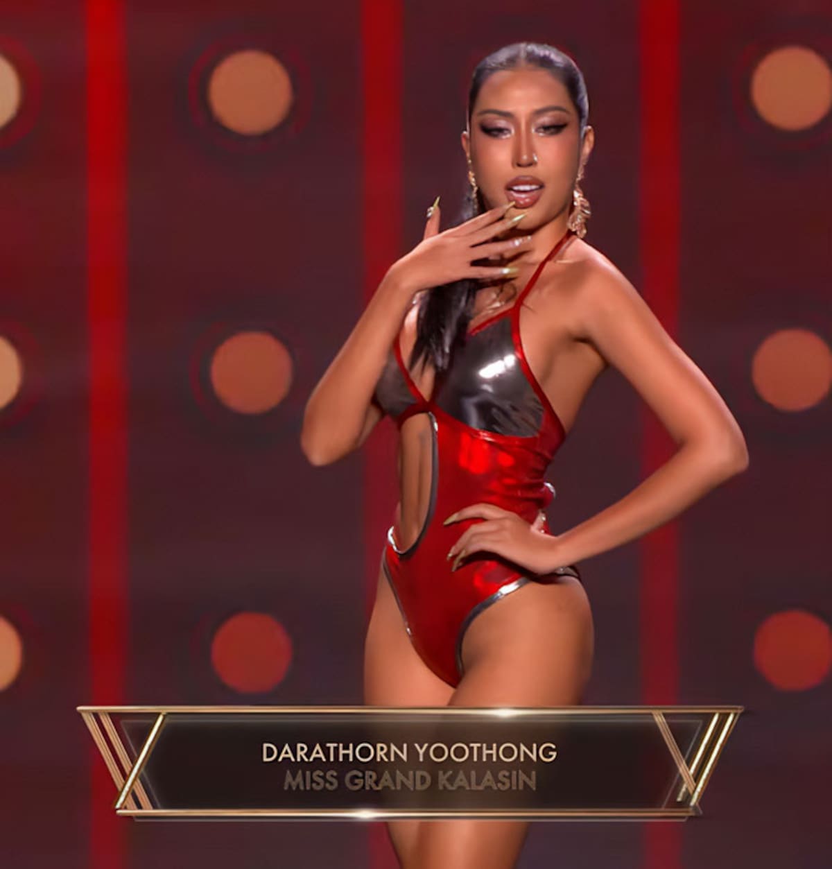 Darathorn Yoothong es una concursante tailandesa de certámenes de belleza que se hizo famosa recientemente por un momento viral durante el concurso Miss Grand Thailand 2026.