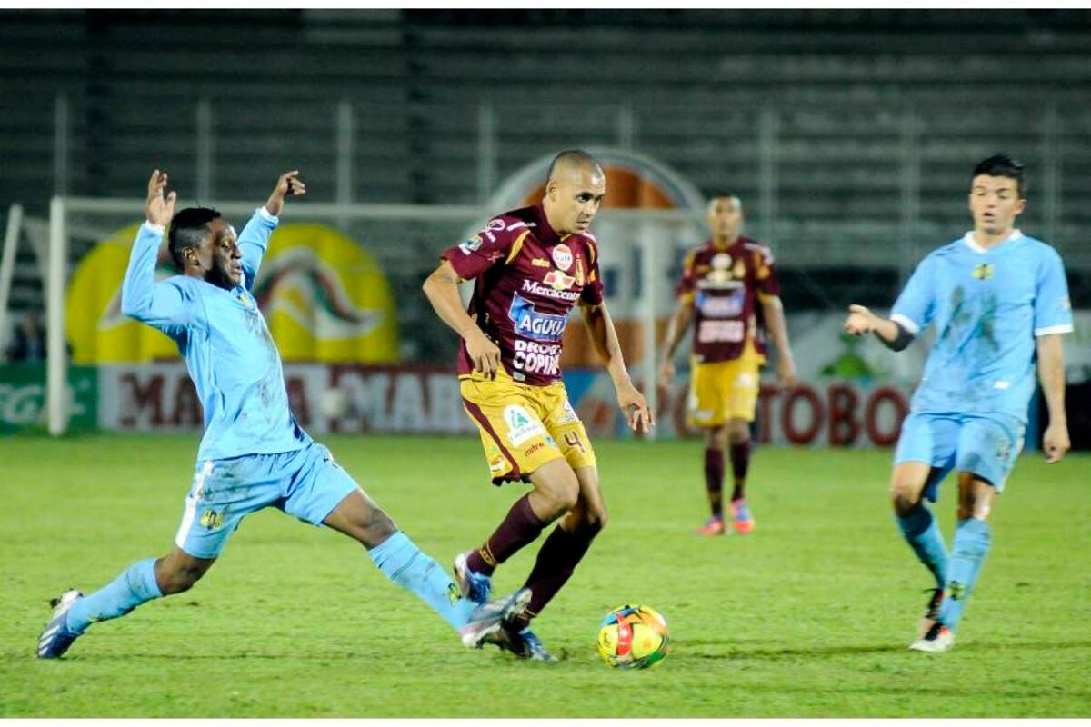Deportes Tolima asumió el liderato de la Liga Postobón, después de superar 2-1 a Alianza Petrolera y aprovechar el empate del exlíder, Santa Fe, ante Deportivo Pasto. (Foto: Colprensa / VANGUARDIA LIBERAL)
