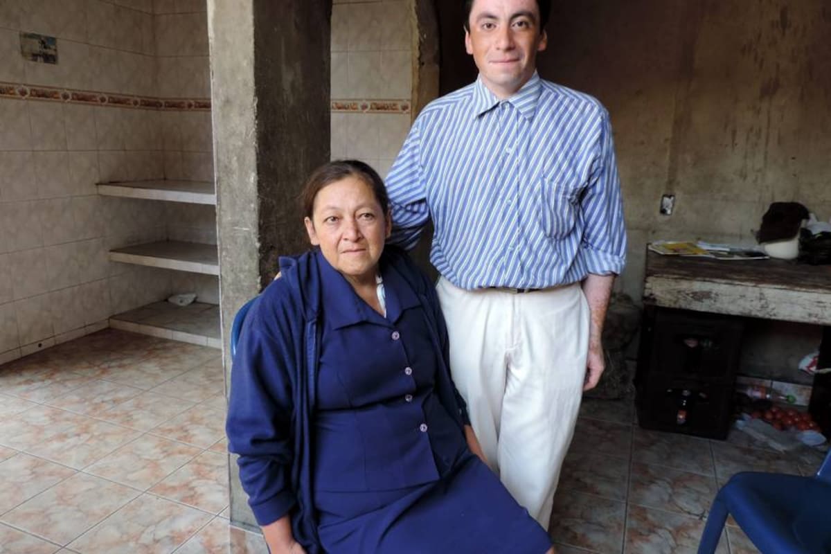 Doña Flor requiere una mano solidaria en estos momentos para continuar siendo atendida en el Hospital Regional Manuela Beltrán, donde le tienen que realizar tres diálisis por semana. (Foto: Suministrada/VANGUARDIA LIBERAL)