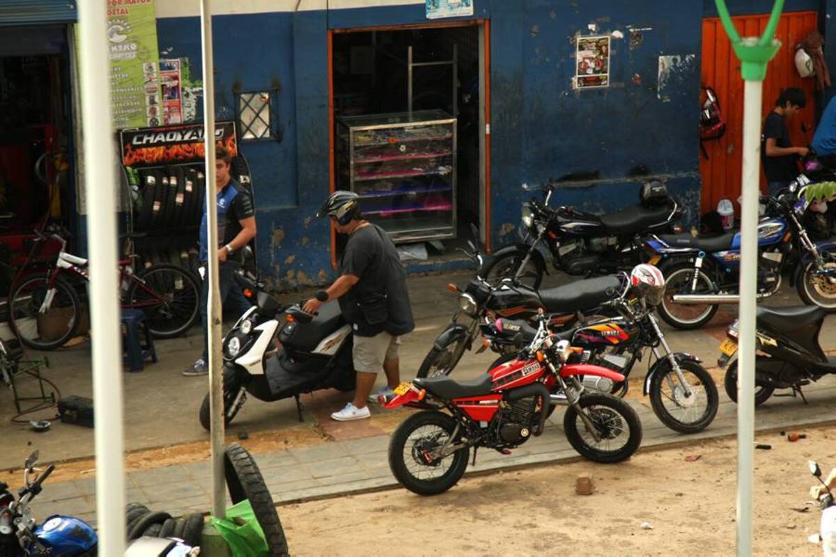 También serán sancionados los dueños de talleres que acostumbren a parquear las motos sobre andenes y vías públicas. (Foto: Fotografía: Nelson Díaz / VANGUARDIA LIBERAL)