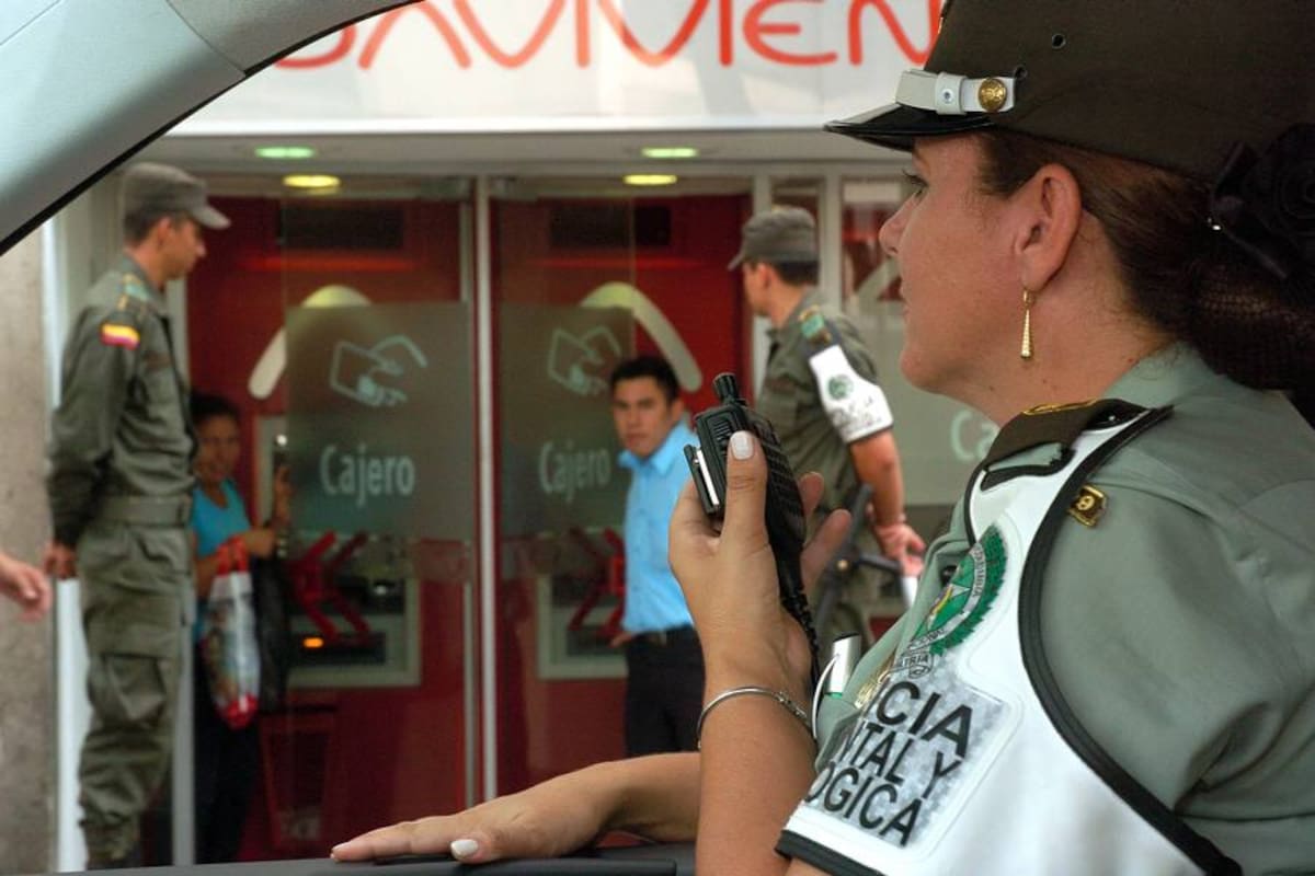 Cuando retire dinero de los cajeros automáticos verifique que no existan anomalías en su estructura física. (Foto: Archivo/VANGUARDIA LIBERAL )