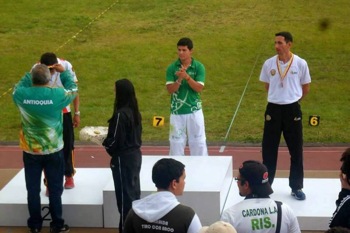 Cristian Velazco, deportista santandereano, ganó medalla de bronce en la modalidad recurvo en el Campeonato Nacional de Tiro con Arco que se realizó el pasado fin de semana en Bogotá. (Foto: Suministrada / VANGUARDIA LIBERAL)