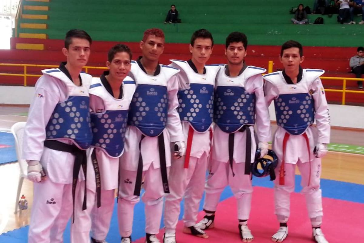 Esta es parte de la delegación santandereana de taekwondo que participó en la Copa Federación el pasado fin de semana. (Foto: Suministrada / VANGUARDIA LIBERAL)