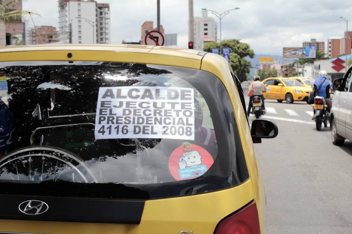 Para los taxistas, el temor que hay con la formalización del gremio es que al final terminen cargándole los costos a los conductores o, lo que es peor, a los usuarios. En este último caso, se estima que se afectaría gravemente el uso del taxi en la ciudad. (Foto: Archivo / VANGUARDIA LIBERAL)
