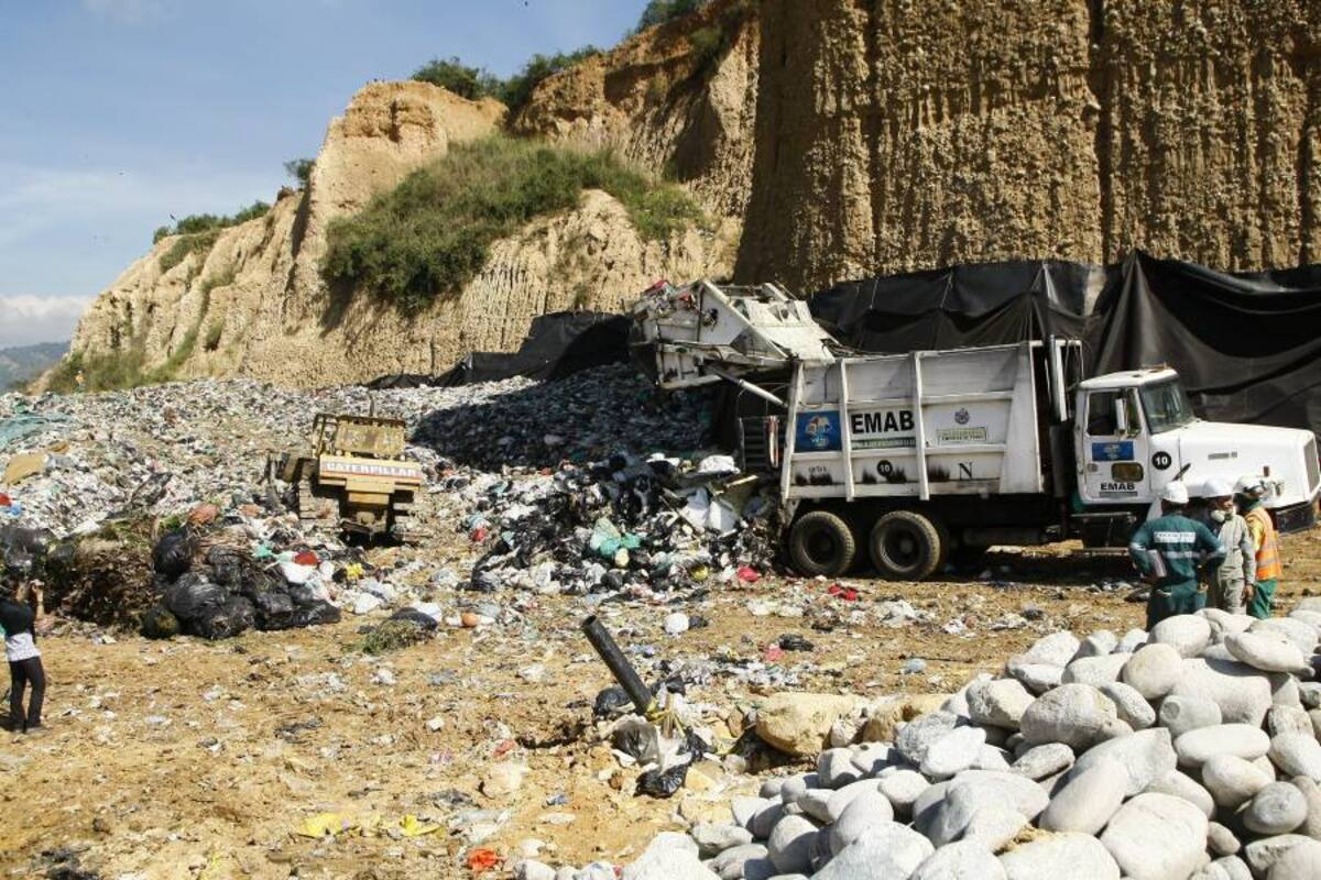 Más de 26 mil toneladas de residuos sólidos del área metropolitana y 17 municipios de Santander llegan mensualmente a El Carrasco. (Foto: Archivo / VANGUARDIA LIBERAL)