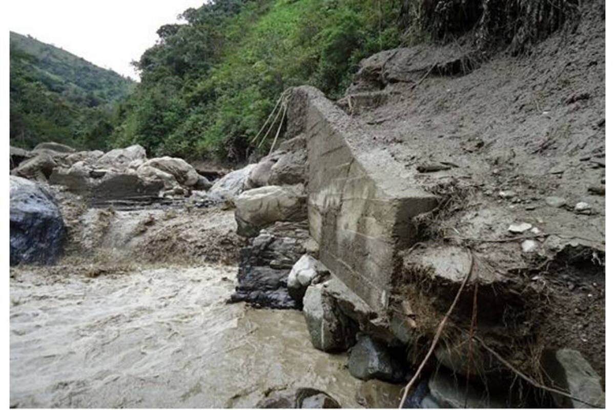 Las vías terciarias y secundarias de Coromoro y Encino están afectadas ante las constantes lluvias que ocasionan derrumbes, caída de puentes y afectaciones en cultivos. Se solicita el apoyo de los Gobiernos Departamental y Nacional. (Foto: Suministrada / VANGUARDIA LIBERAL)
