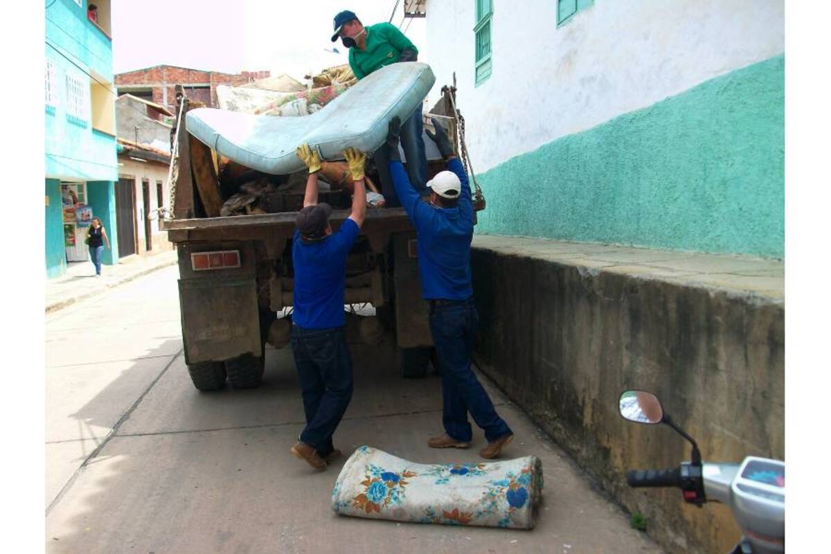 Con campañas educativas y la recolección de inservibles, las autoridades evitan el incremento de casos de dengue en Santander. (Foto: Archivo/VANGUARDIA LIBERAL)